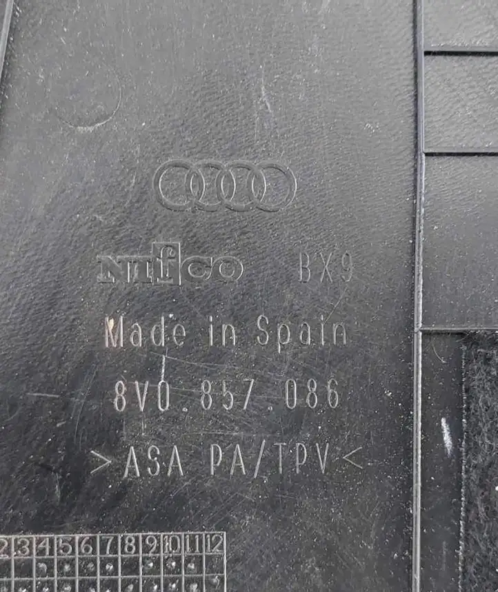 Audi A3/S3 8V (2012 - 2016) 8V0857086 Прочие детали салона — фото 3