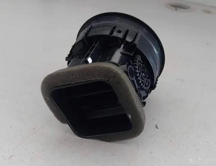 Audi A3/S3 8V (2012 - 2016) 8V0820901 Боковой воздушный дефлектор — фото 2