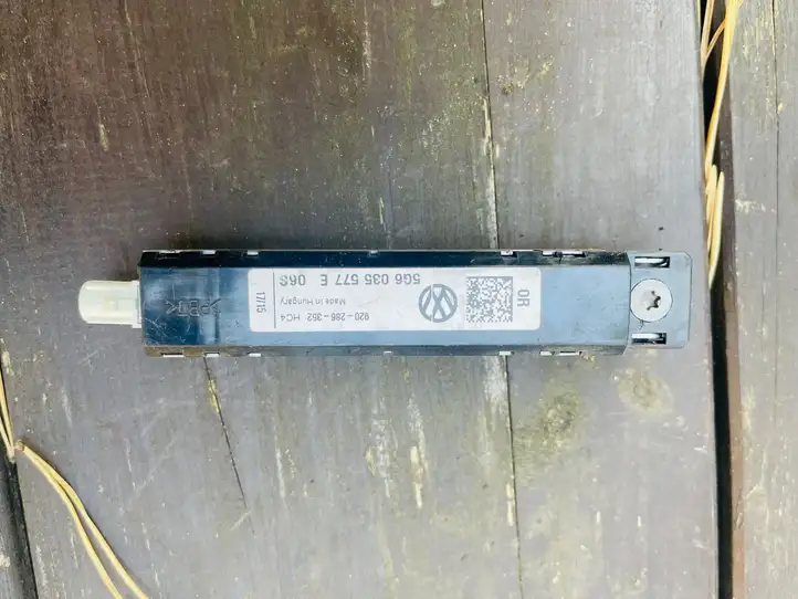 Volkswagen Golf VII (2013 - 2019)  5G6035577E Усилитель антенны