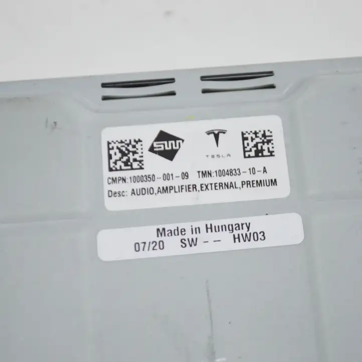 Tesla Model X (2015 - 2021) 100483310A Усилитель звука — фото 6