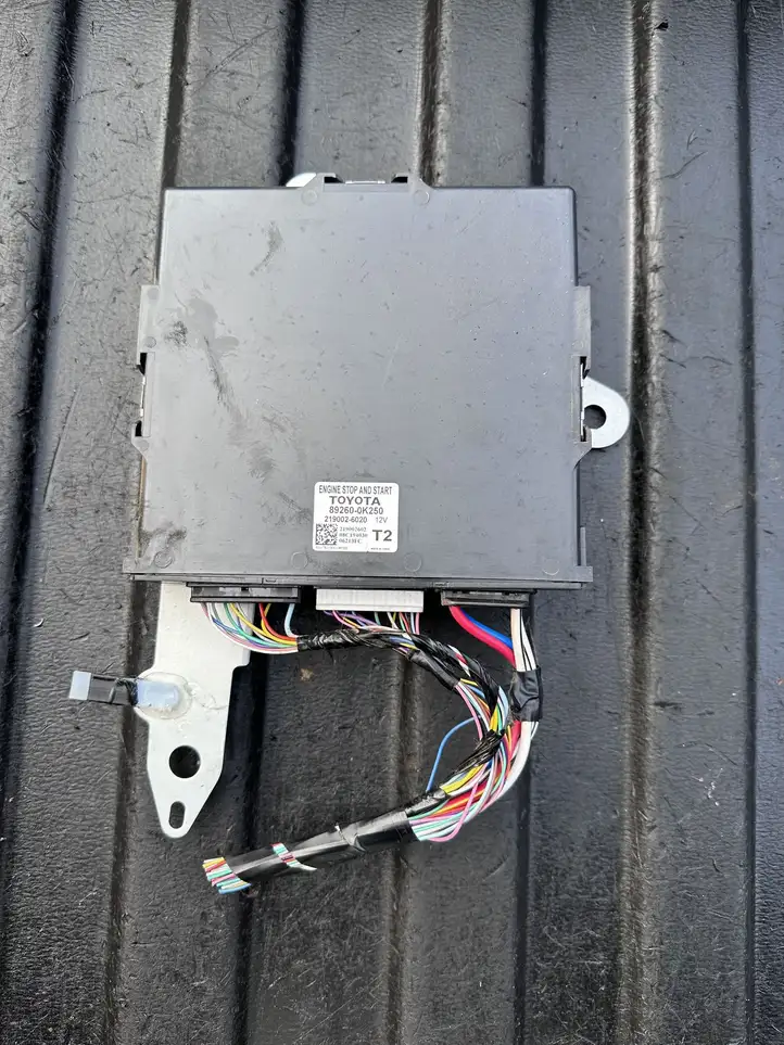 Toyota Hilux (AN120, AN130) (2017 - 2020) 892600K250 Модуль Start/Stop — фото 1