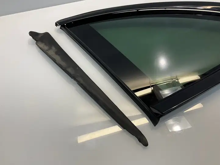 Porsche Panamera (971) (2020 - ) 974845297G Заднее боковое стекло — фото 2