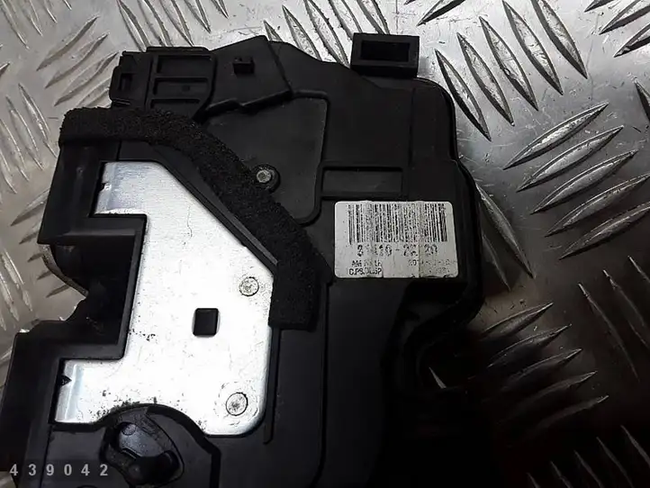Kia Soul (2011 - 2014) 814102K20 Замок задней двери — фото 6