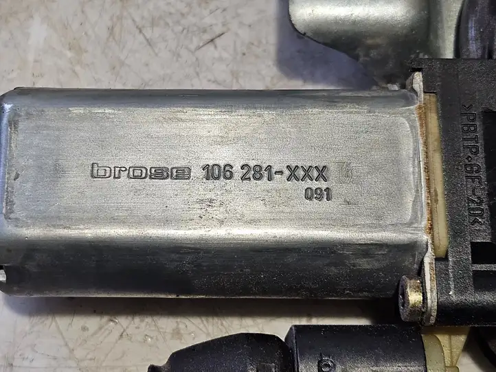 Toyota Yaris (1999 - 2003) 0130822017 Электростеклоподъемник передний (комплект) — фото 4