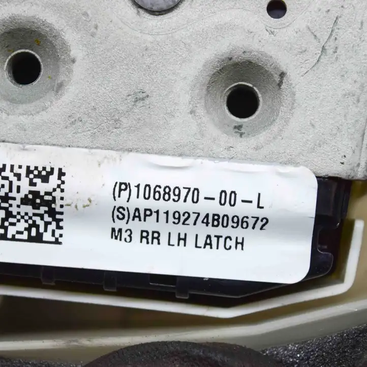 Tesla Model 3 (2017 - 2023) 106897000L Замок задней двери — фото 6