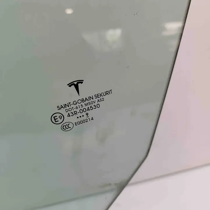 Tesla Model 3 (2017 - 2023) 107790099A Стекло передней двери — фото 6