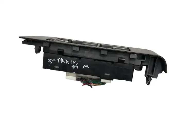 Nissan X-Trail T30 (2001 - 2007) Блок кнопок стеклоподъемников — фото 4