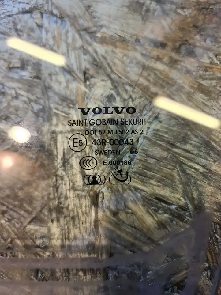 Volvo V70 (2004 - 2007) 43R00043 Стекло задней двери — фото 5