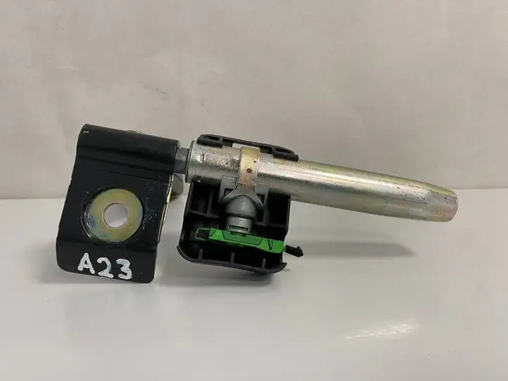 Mercedes-Benz C W203 (2000 - 2007)  2038600769 Замок заднего ремня