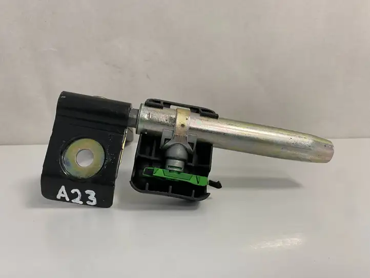 Mercedes-Benz C W203 (2000 - 2007)  2038600769 Замок заднего ремня