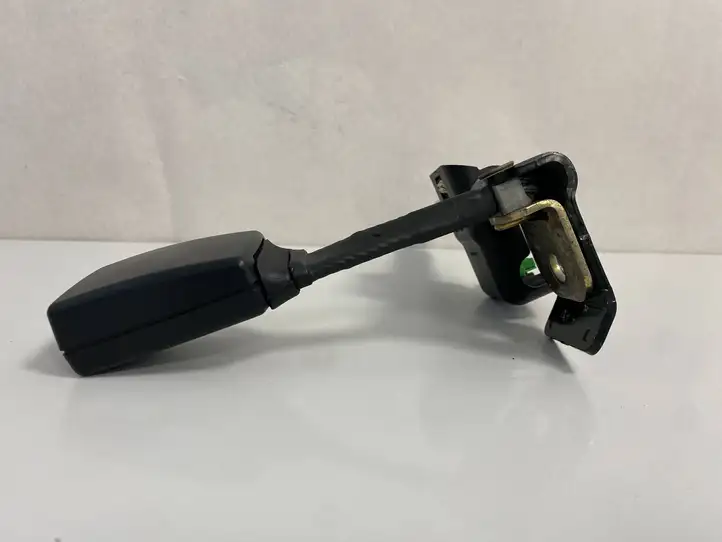 Mercedes-Benz C W203 (2000 - 2007)  2038600769 Замок заднего ремня