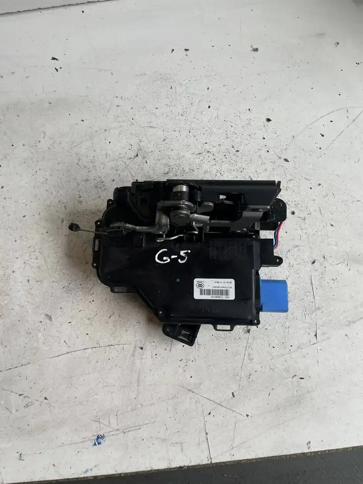 Skoda Octavia Mk2 (1Z) (2004 - 2013) 7L0839015D Замок задней двери — фото 2