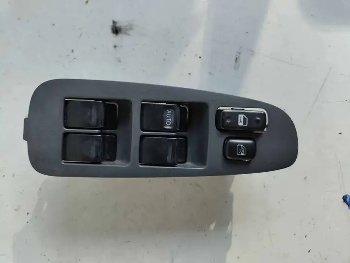 Toyota Previa (XR30, XR40) II (2000 - 2006) 8404028030 Блок кнопок стеклоподъемников — фото 1