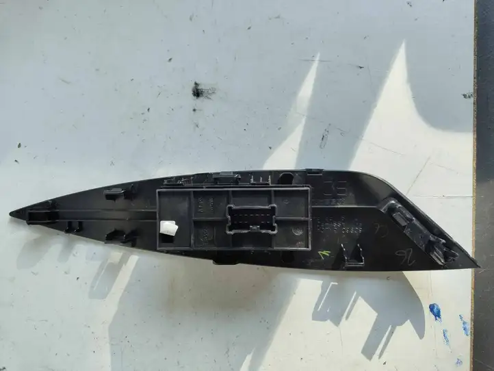 Nissan Leaf I (ZE0) (2010 - 2017) 809603NL0A Накладка кнопки стеклоподъемника — фото 2
