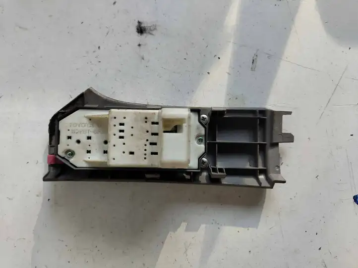 Toyota Yaris (2005 - 2009) 742320D110 Блок кнопок стеклоподъемников — фото 2