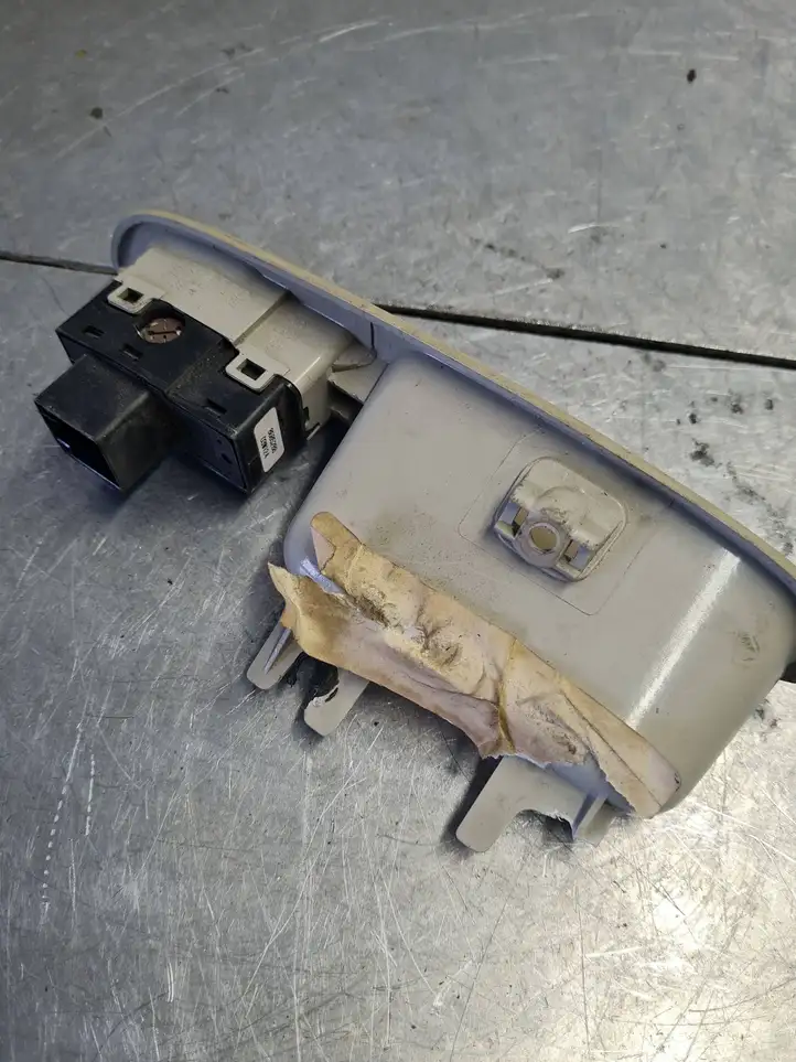 Volvo V70 (2000 - 2004) 8685288 Кнопка стеклоподъемников — фото 3
