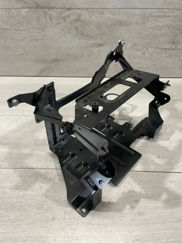 BMW 3 E90 E91 (2005 - 2012) 6945072 Кронштейн усилителя звука — фото 3