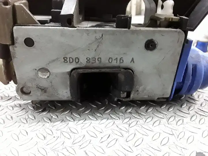Audi A3/S3 8L (2000 - 2003) 8D0839016A Замок задней двери — фото 2