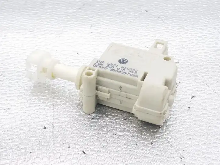Volkswagen PASSAT B6 (2005 - 2010) 3C0810773 Замок крышки топливного бака — фото 1