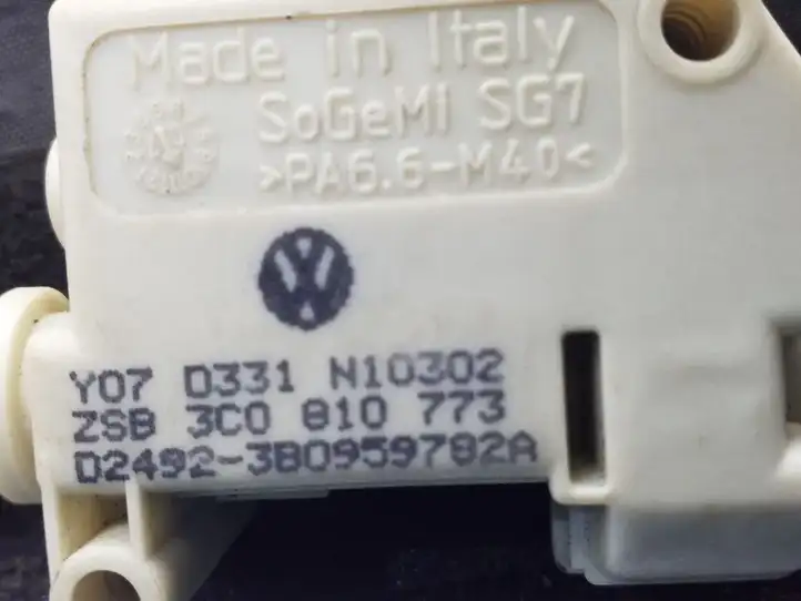 Volkswagen PASSAT B6 (2005 - 2010) 3C0810773 Замок крышки топливного бака — фото 4