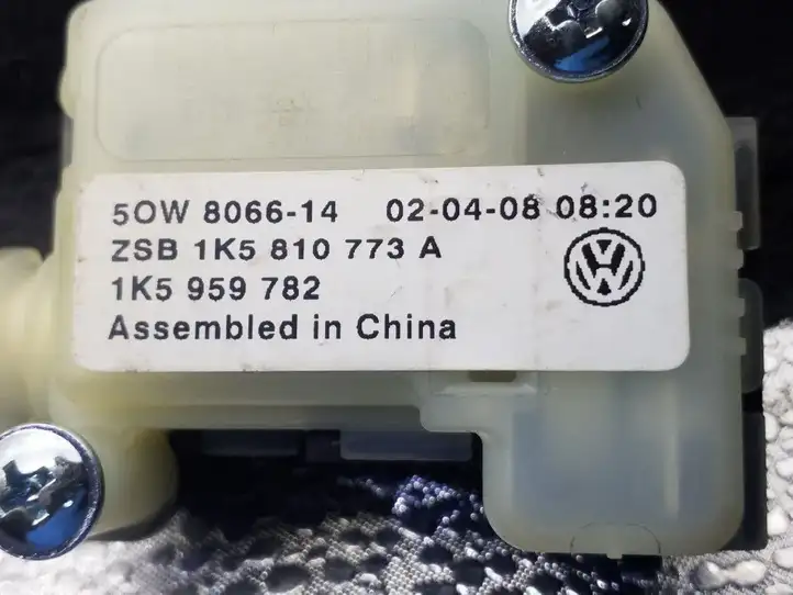 Volkswagen Jetta V (2005 - 2010) 1K5810773A Замок крышки топливного бака — фото 3