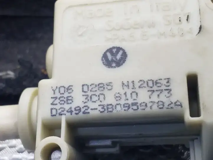 Volkswagen PASSAT B6 (2005 - 2010) 3C0810773 Замок крышки топливного бака — фото 2