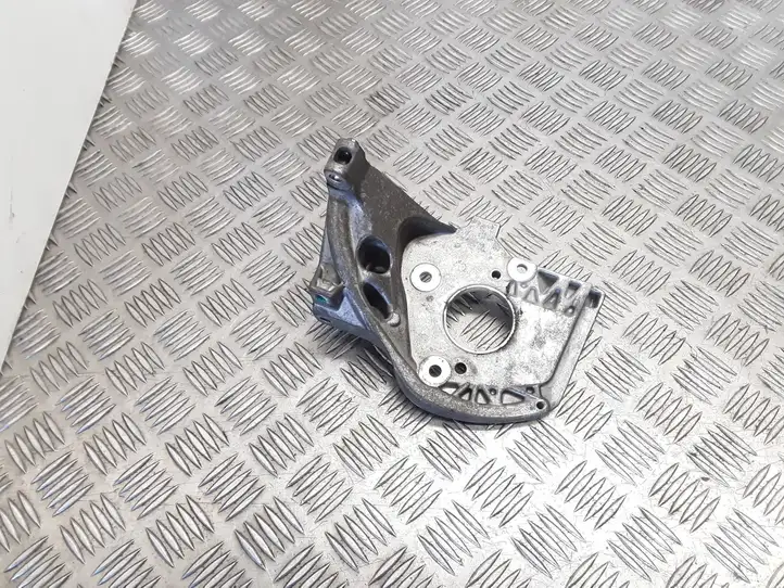 Ford Focus (2015 - 2019) C4005042SE Кронштейн топливного насоса — фото 2