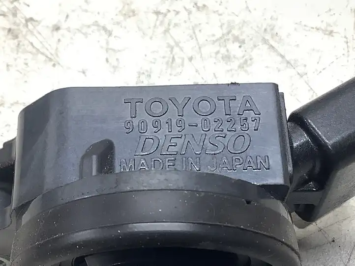 Toyota Yaris (2014 - 2019) 9091902257 Катушка зажигания — фото 3