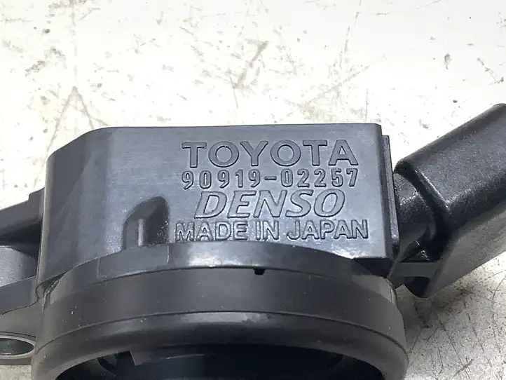 Toyota Yaris (2014 - 2019) 9091902257 Катушка зажигания — фото 3