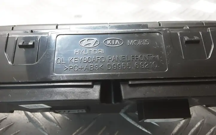 Kia Sportage (2018 - 2021) D996568020 Включатель аварийных фонарей — фото 6