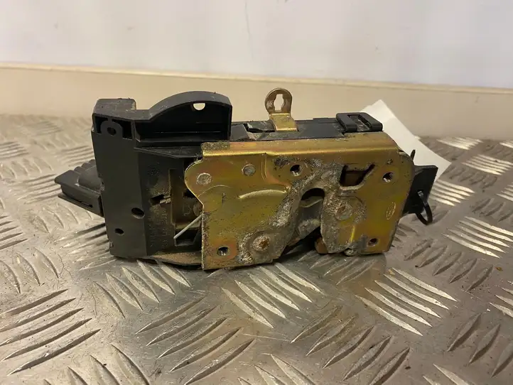 Ford Focus (1998 - 2004)   Замок задней двери