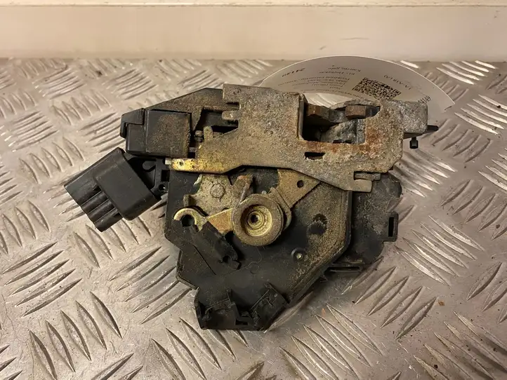 Ford Focus (1998 - 2004)   Замок задней двери