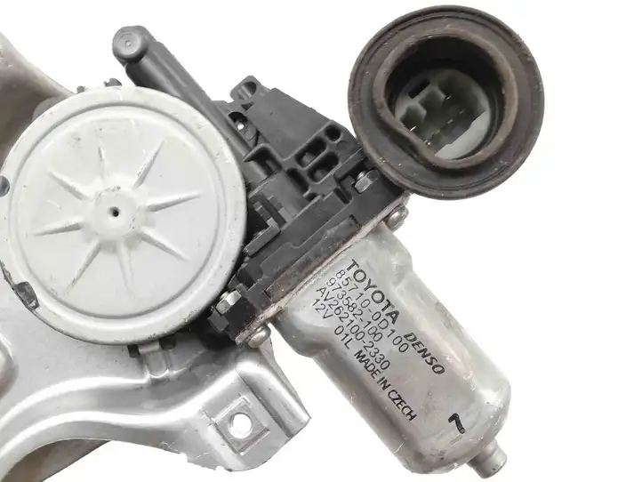 Toyota Yaris (2009 - 2012) 857100D100 Электростеклоподъемник передний (комплект) — фото 4