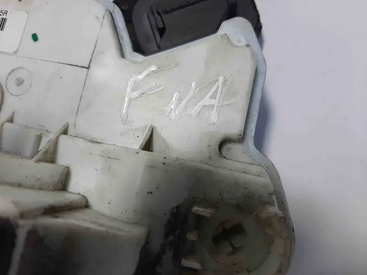 Skoda Fabia Mk3 (NJ) (2015 - 2021) 15A6V1837015A Замок ручки двери — фото 4
