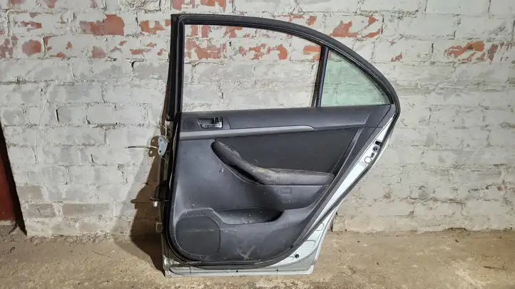 Toyota Avensis T250 (2003 - 2006) Задняя дверь — фото 4