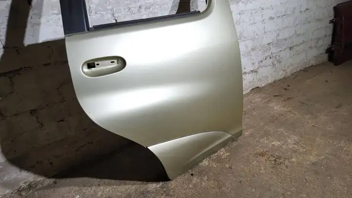 Toyota Yaris Verso (1999 - 2005) Задняя дверь — фото 2
