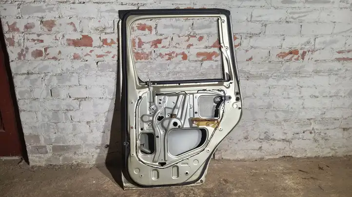 Toyota Yaris Verso (1999 - 2005) Задняя дверь — фото 4