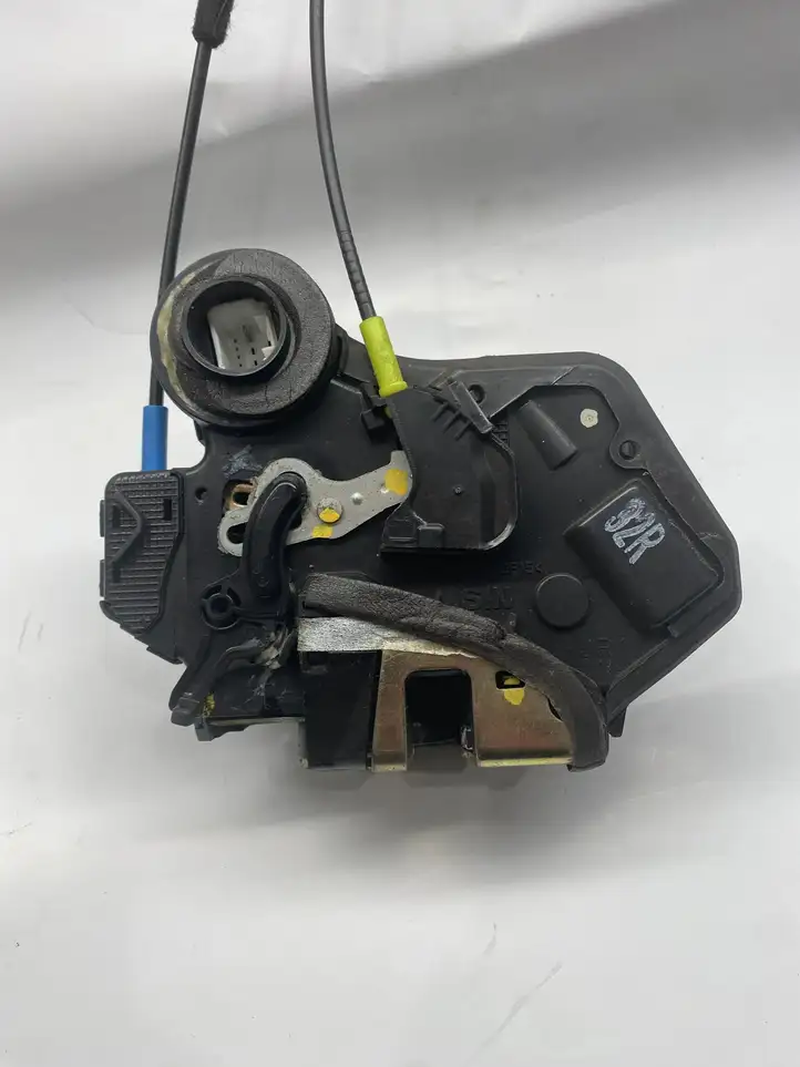 Toyota Avensis T250 (2006 - 2009) 32R Замок ручки двери — фото 3