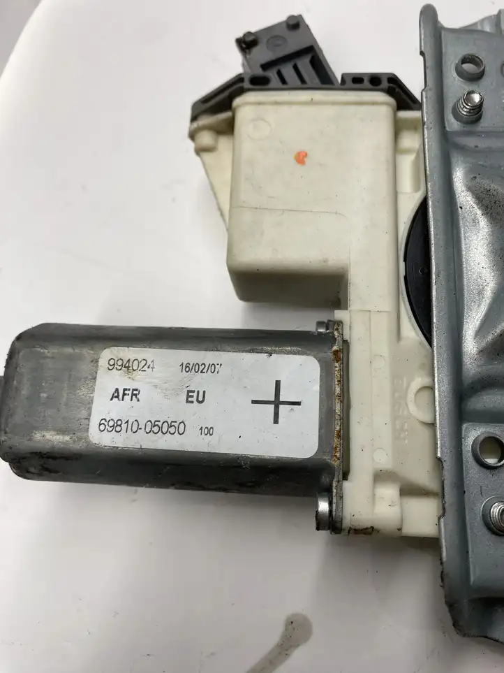 Toyota Avensis T250 (2006 - 2009) 6981005050 Стеклоподъемник передней двери (комплект) — фото 6
