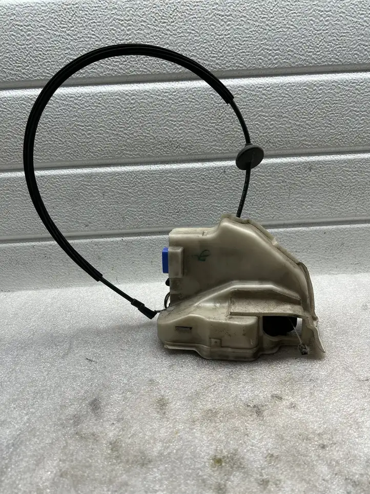 Volkswagen Golf IV (1998 - 2005) 1K3837086B Замок ручки двери — фото 1