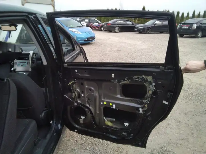 Toyota Corolla Verso AR10 (2004 - 2009) Задняя дверь — фото 3