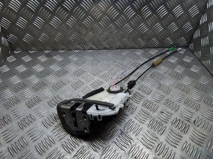 Toyota Prius (XW30) (2009 - 2015) Замок задней двери — фото 1