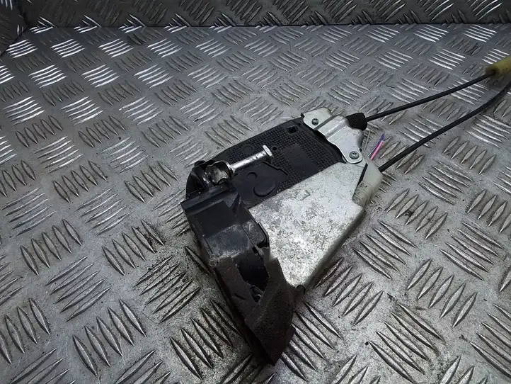 Toyota Prius (XW30) (2009 - 2015) Замок задней двери — фото 2