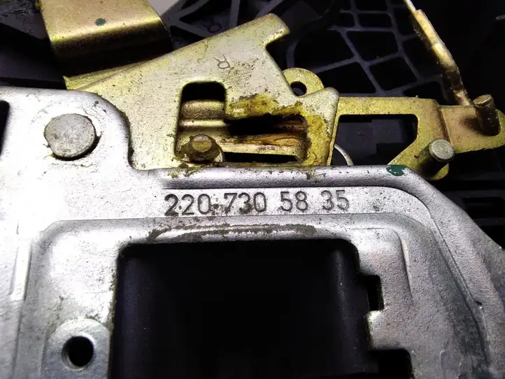 Mercedes-Benz S W220 (1998 - 2006) 2207305835 Замок задней двери — фото 2