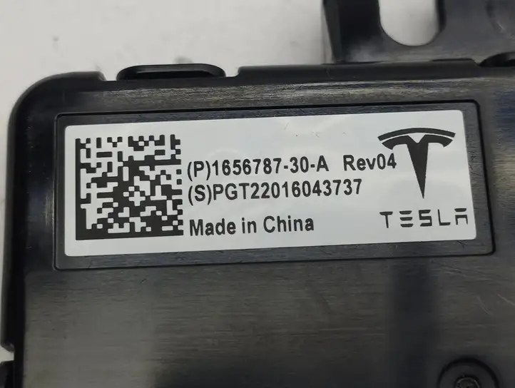 Tesla Model 3 (2017 - 2023) 165678730A USB модуль — фото 2