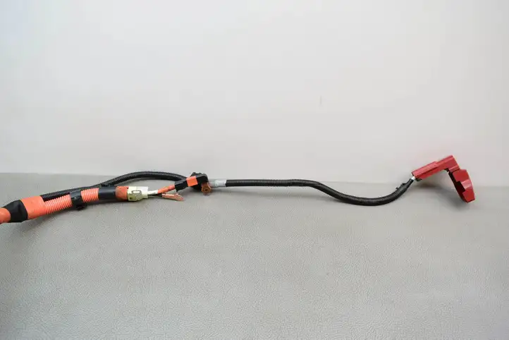 Toyota Prius (XW30) (2009 - 2015) 8216447080K Плюсовой провод аккумулятора — фото 8