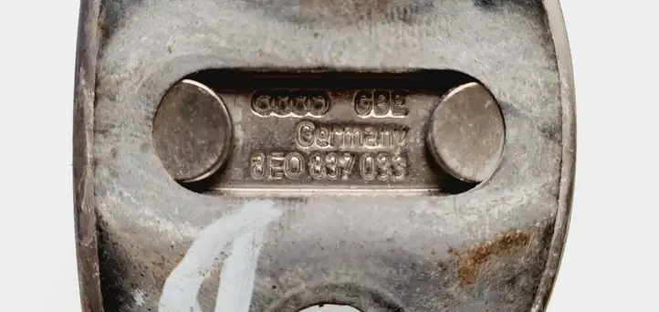 Audi A4 S4 B7 8E 8H (2004 - 2009) 8E0837033 Петля замка передней двери — фото 4