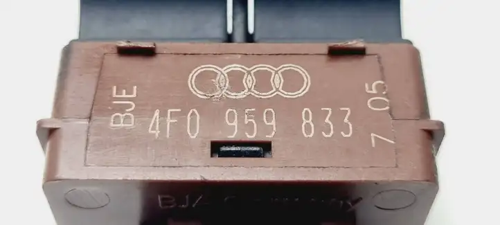 Audi A4 S4 B7 8E 8H (2004 - 2009) 4F0959833 Кнопка закрытия крышки багажника — фото 4