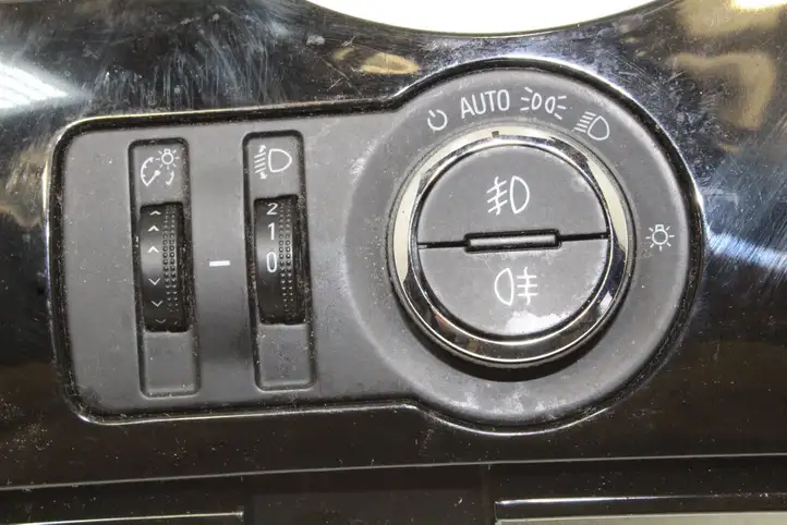 Chevrolet Orlando (2010 - 2015) 13301764 Включатель фонарей — фото 2
