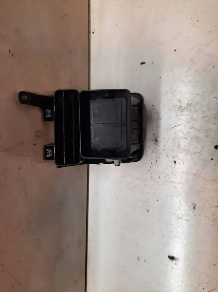 Volkswagen Touran I (2003 - 2010) 1T0819703A Боковой воздушный дефлектор — фото 3